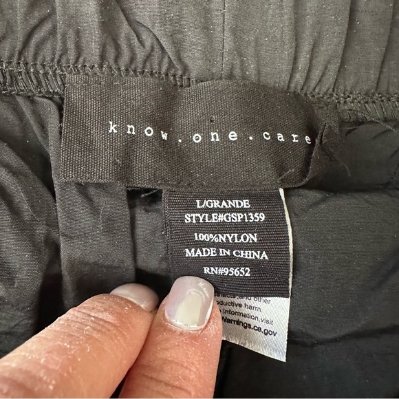 Know One Cares | Nylon Cargo Pants In Black Size Large - Picture 7 of 8